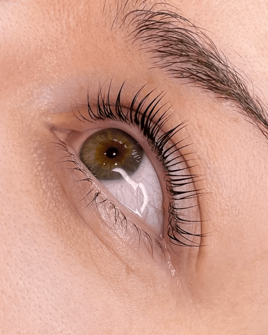Ruthie Belle - Loción Fijadora Lash & Brow Lift - 10ml - Paso 2